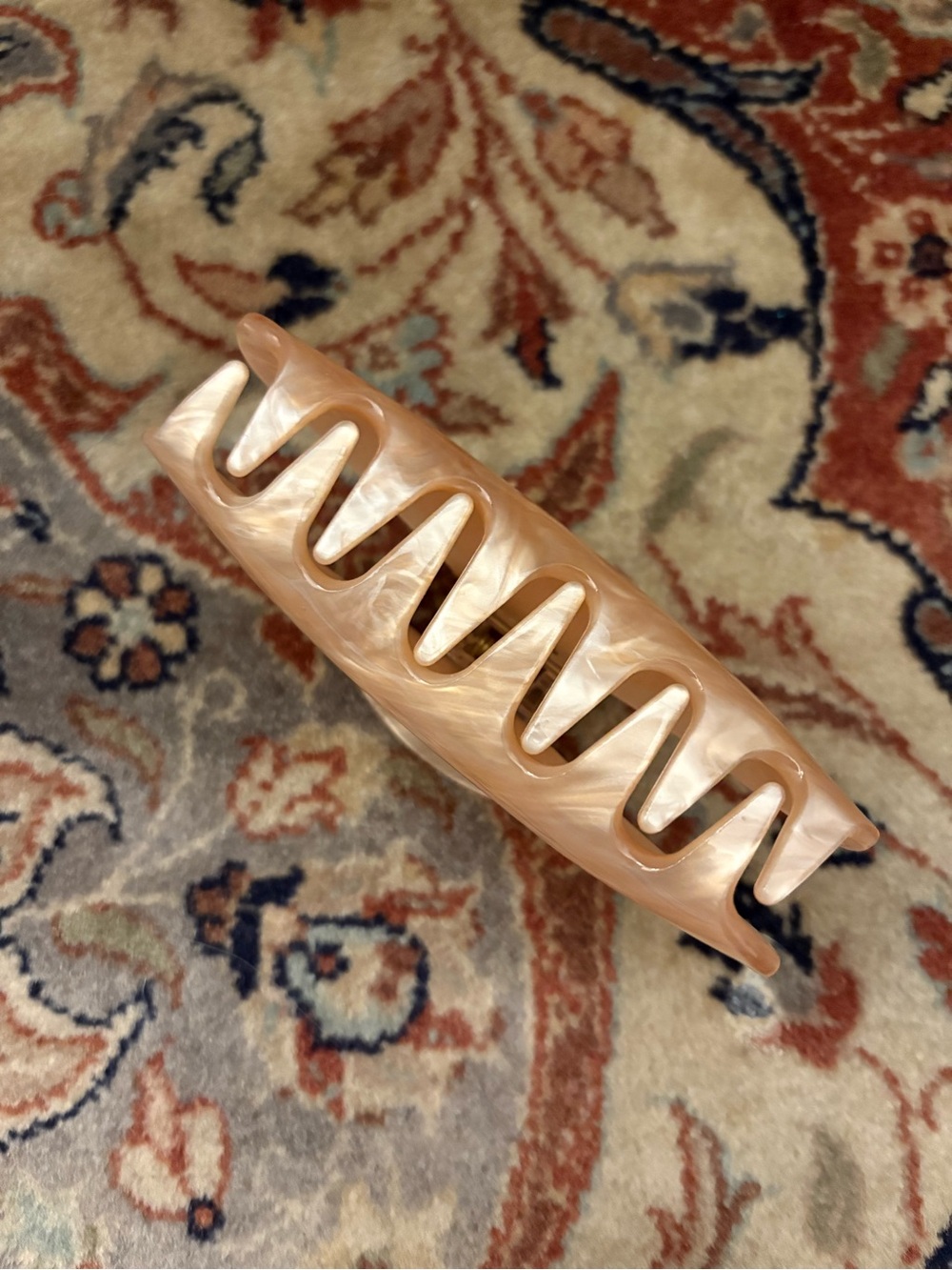 Pearly Iridescent Large Plastic Claw Clip - Picture 3 of 6